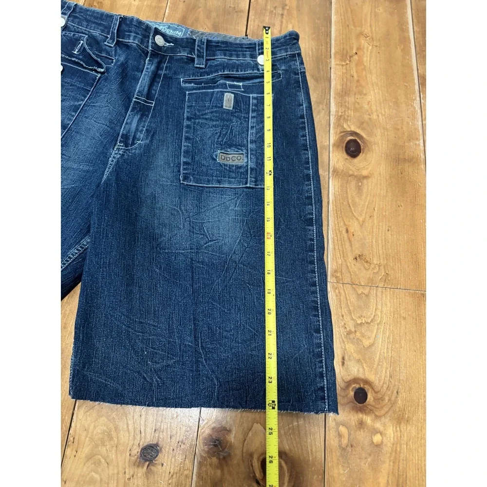 DJAUNT DENIM COMPANY Men's Dark Wash Jean Shorts Size 40 Raw Hem Cargo Style